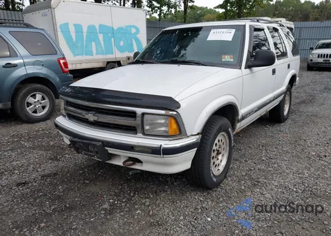 1997 Chevrolet Blazer Ls from USA, damaged, VIN 1GNDT13W2V2176484